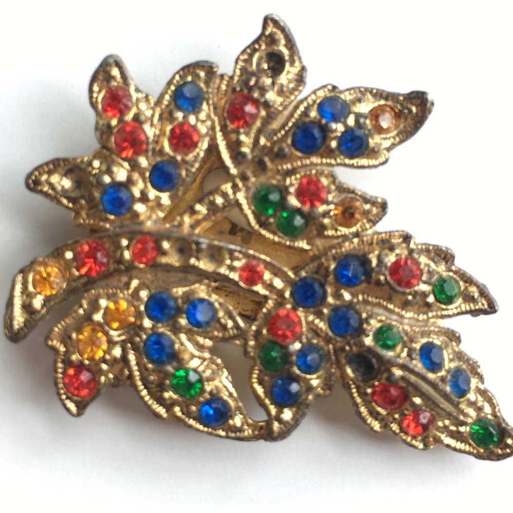 Gold metal Scarf 🧣 clip, colored stones